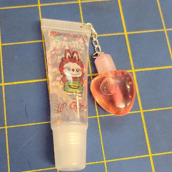 Magic Lip Gloss with Heart Lip Oil Charm New - Picture 1 of 2
